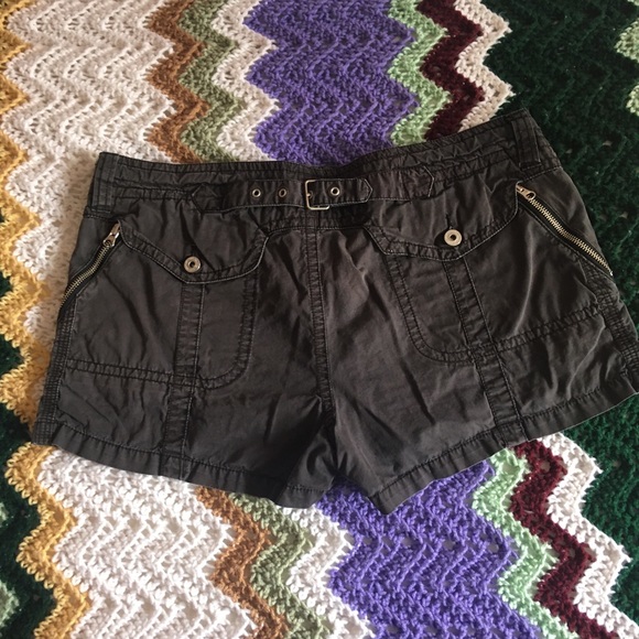 Smart Set adjustable waist shorts - Picture 2 of 4